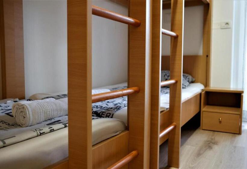 اتاق استاندارد چهار تخته, Hostel Soline