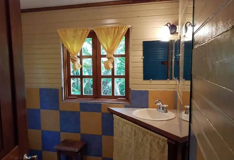 اتاق استاندارد سه نفره, Koko Acqua Lodge