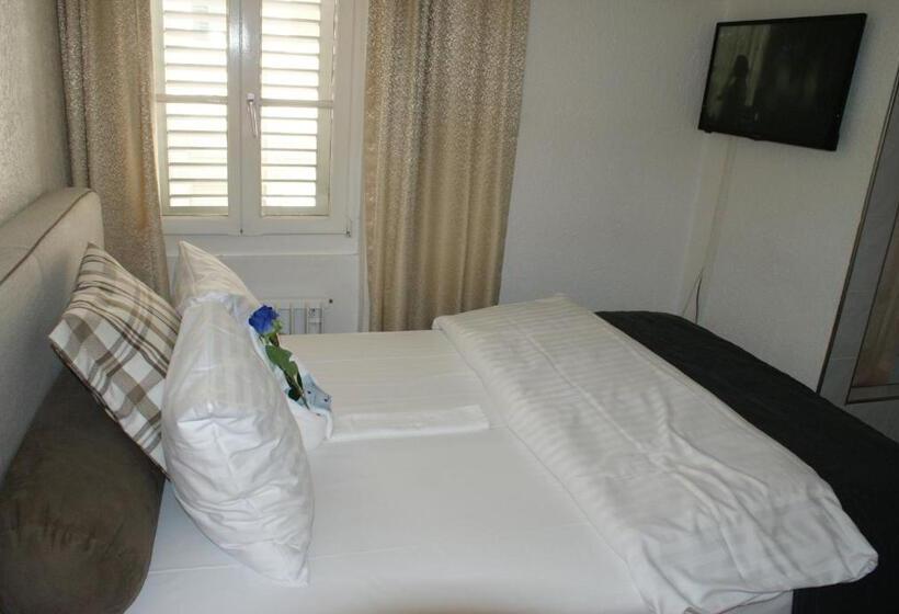 バス共有のスタンダードルーム, Kränzlin