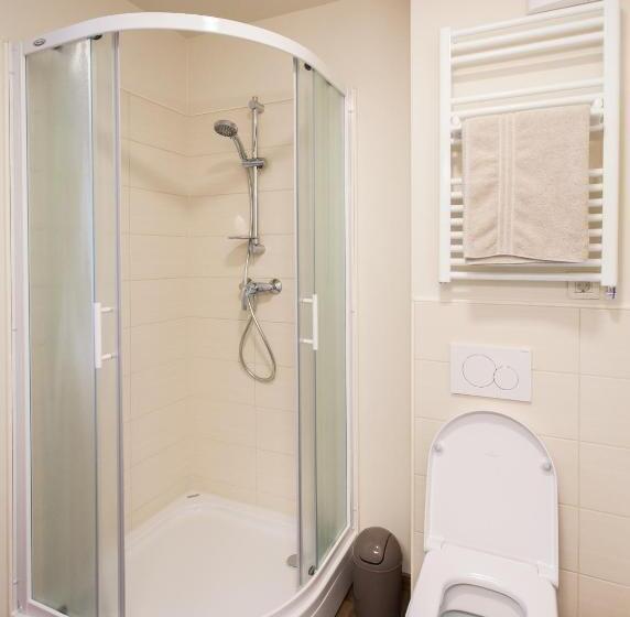 اتاق خانوادگی, Pomaranča