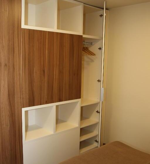 اتاق خانوادگی, Pomaranča