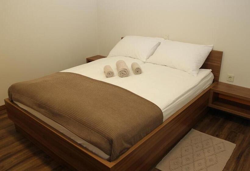 اتاق خانوادگی, Pomaranča