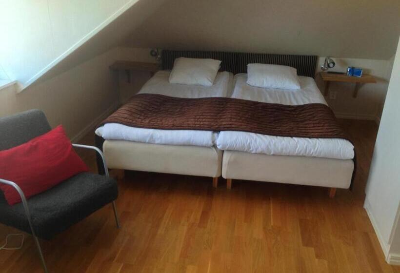 חדר מוזל מקלחת משותפת, Villa Ingrid