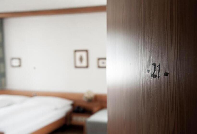 Номер Стандарт, Und Restaurant Wolfensberg