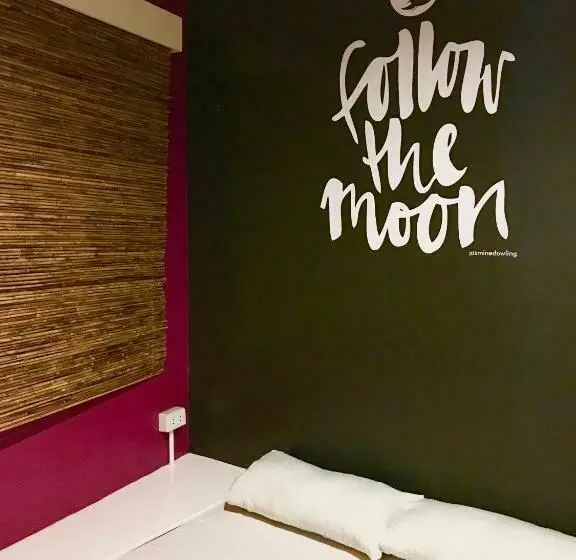 Economy-huone, Moon Fools Hostel