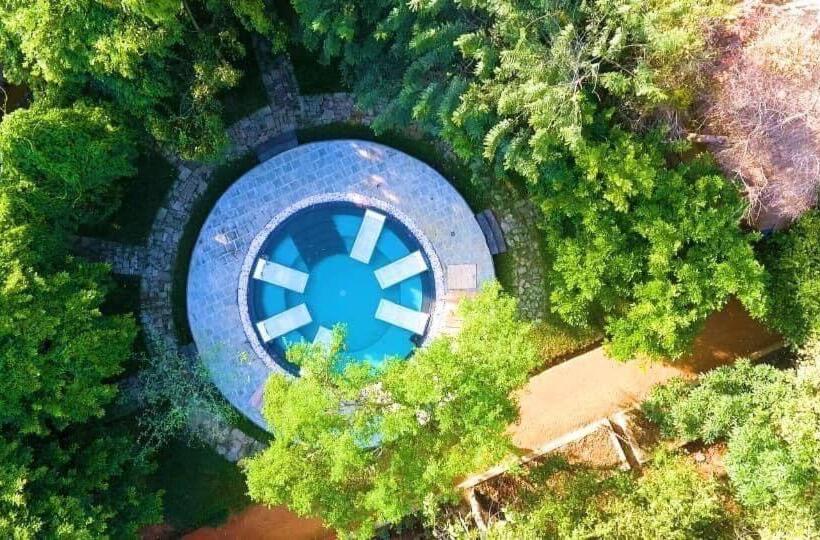 Номер Стандарт Вид на Бассейн, Aswadduma