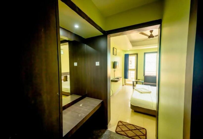 اتاق لوکس, Goroomgo Deep Ganga Inn Puri Sea View Room   Luxury Room With Lift And Parking Faciltiies   Mostly R