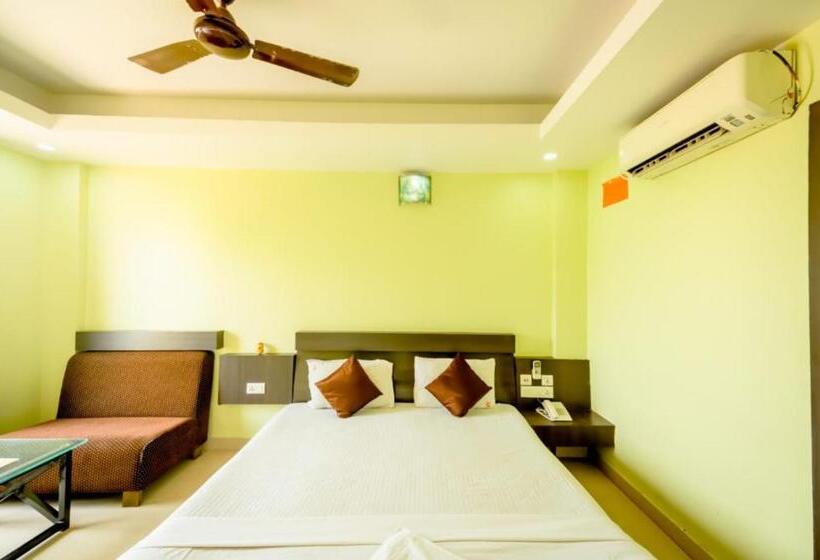 اتاق لوکس, Goroomgo Deep Ganga Inn Puri Sea View Room   Luxury Room With Lift And Parking Faciltiies   Mostly R