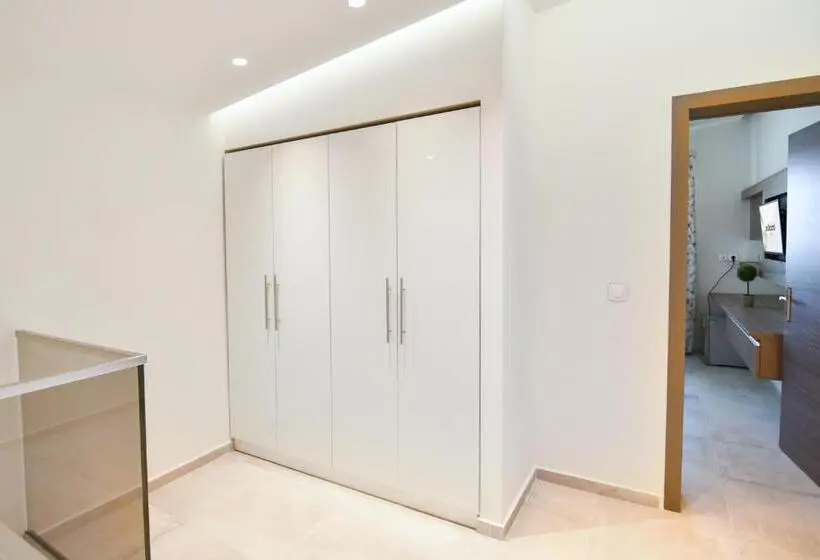 ドゥプレックスルーム, On Board Luxury Studios