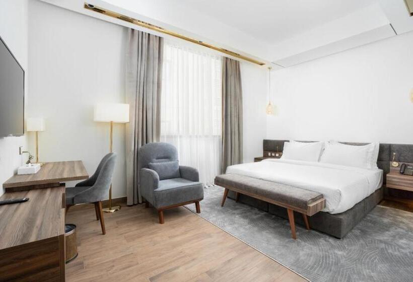 سوییت جونیور, Akasiya