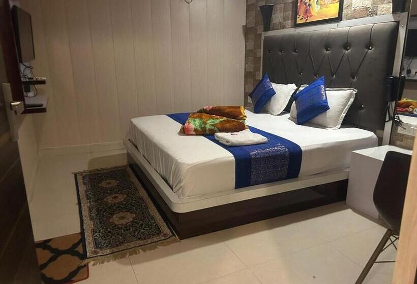 اتاق لوکس, Ankit Near Assi Ghat