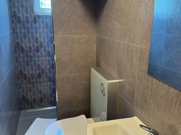 스탠다드 트리플 룸, Dido Diamond