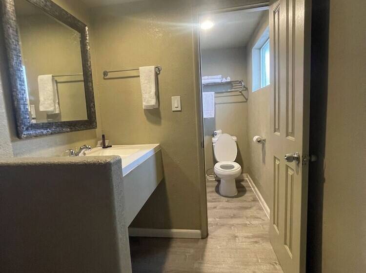 Pokój Deluxe, The Inn On 66