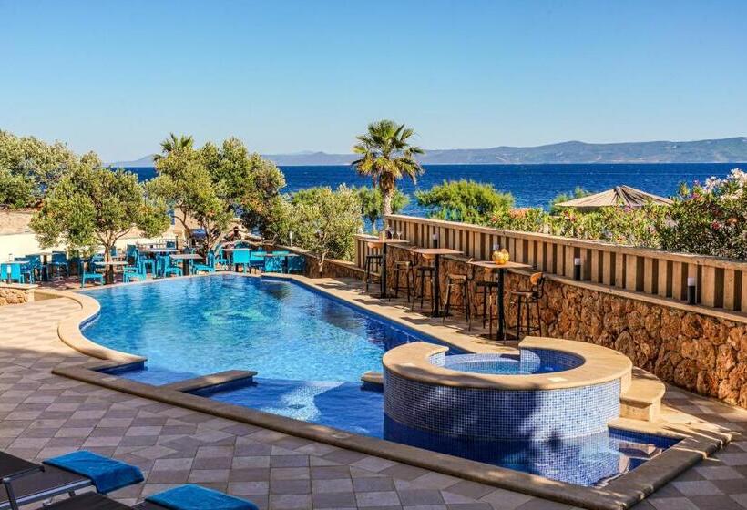 استودیو استاندارد با چشم‌انداز استخر, Sol