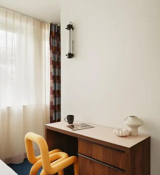 デラックススタジオ, Edgar Suites Montrouge