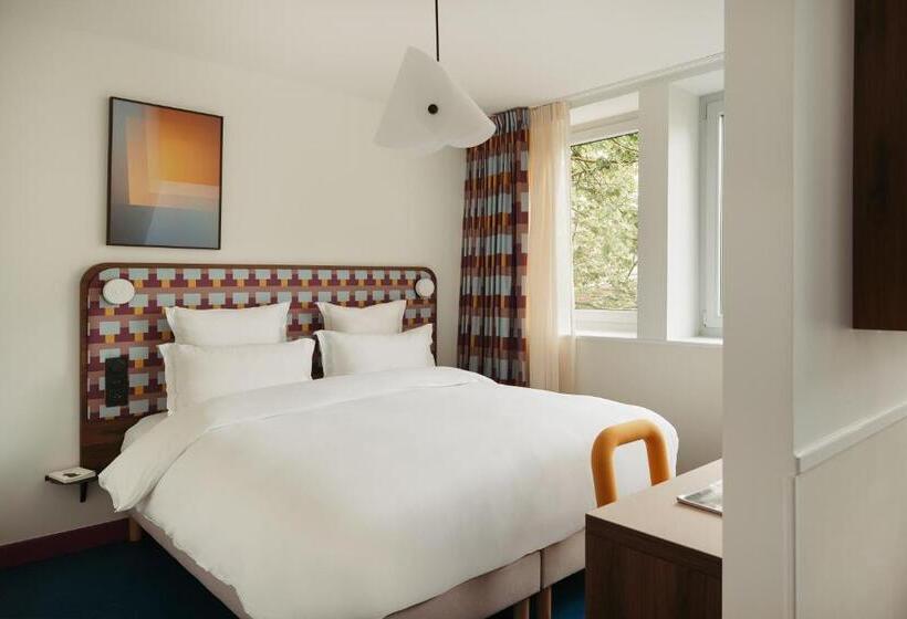 デラックススタジオ, Edgar Suites Montrouge