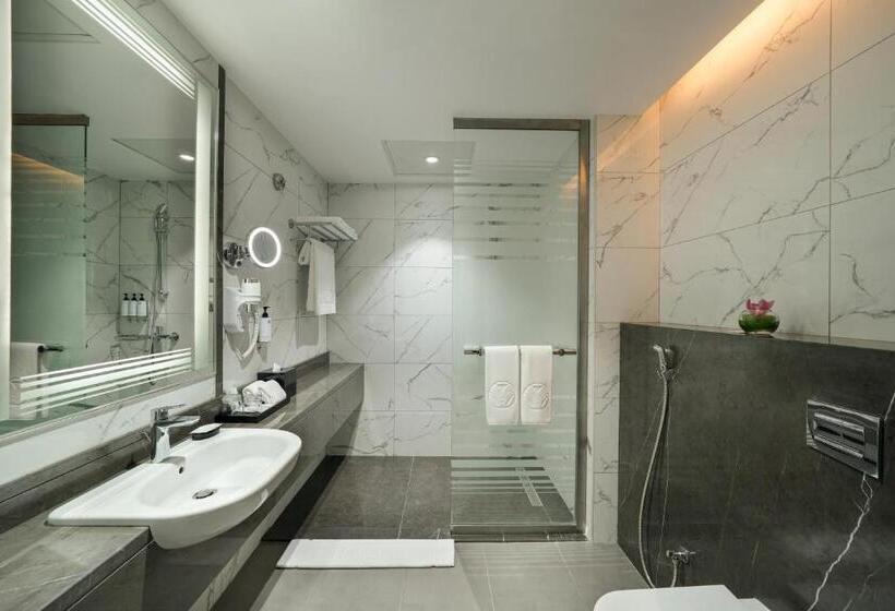 חדר סטנדרטי לשלושה עם נוף, Rotana Al Manakha Madinah