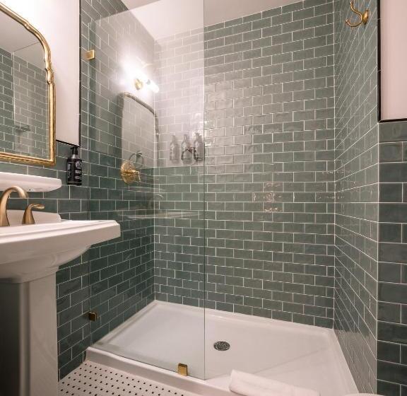 اتاق استاندارد, The Madison