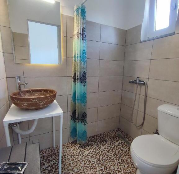 اتاق راحتی سه تخته, Karavaki Apartments