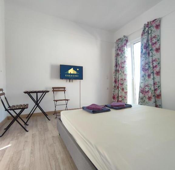 اتاق راحتی سه تخته, Karavaki Apartments