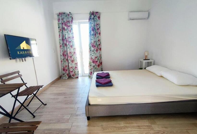 اتاق راحتی سه تخته, Karavaki Apartments