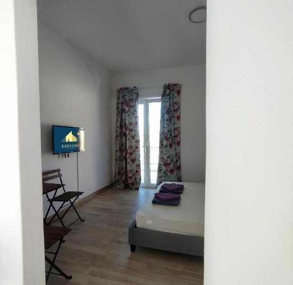 اتاق راحتی سه تخته, Karavaki Apartments