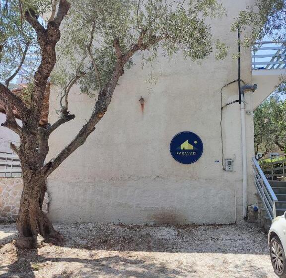 اتاق کلاسیک سه تخته, Karavaki Apartments