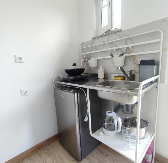 اتاق کلاسیک سه تخته, Karavaki Apartments