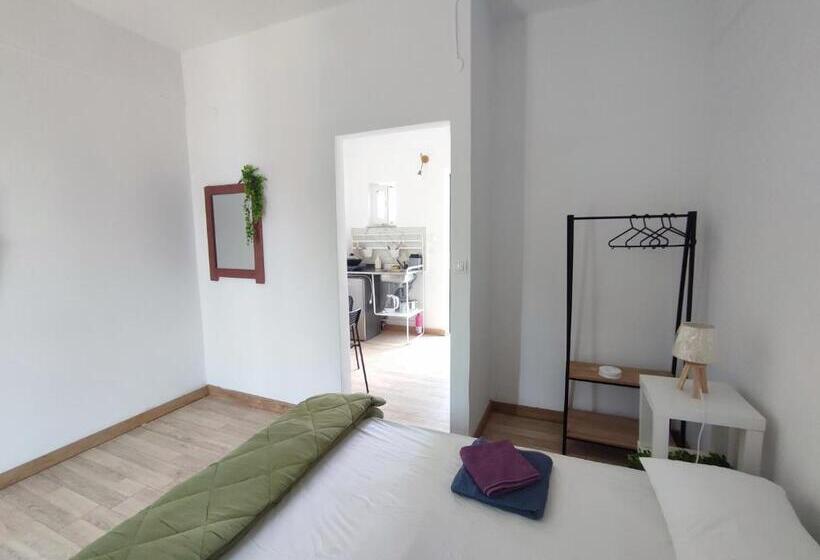 اتاق کلاسیک سه تخته, Karavaki Apartments