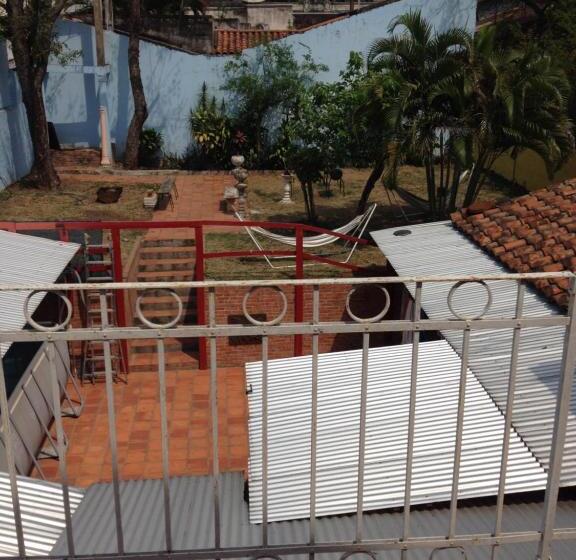 اتاق اکونومی, Isla Francia