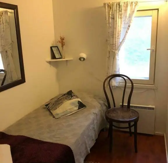 اتاق استاندارد یک تخته با سرویس بهداشتی مشترک, Hostel Ukonlinna