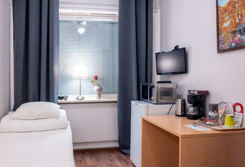 Номер Стандарт Индивидуальный Совместная Ванная, Hostelli Matkustajakoti