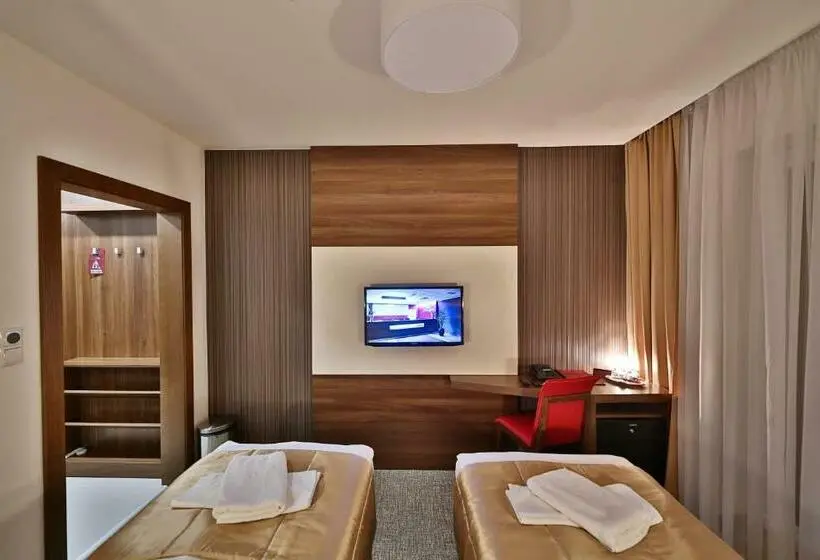 Standard-huone, Alexander