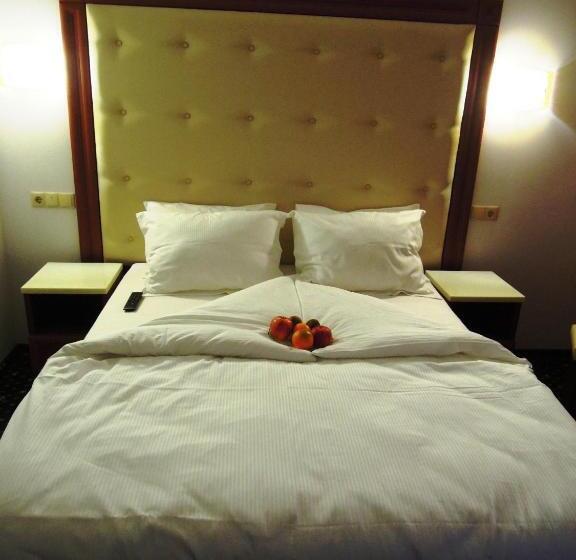 اتاق استاندارد با بالکن, Dianna