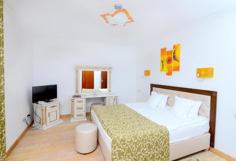 اتاق استاندارد با بالکن, Dianna