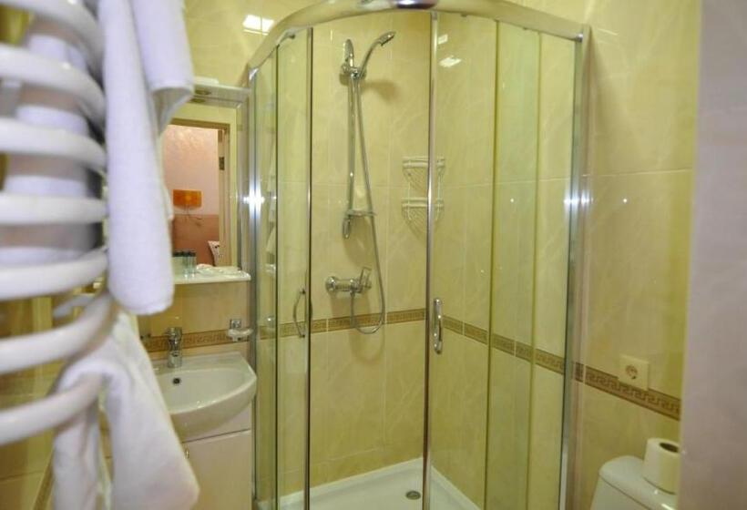 اتاق اکونومی, Dianna