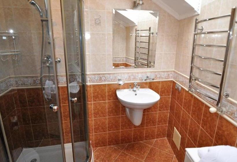 اتاق اکونومی, Dianna