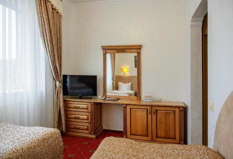 اتاق اکونومی, Dianna