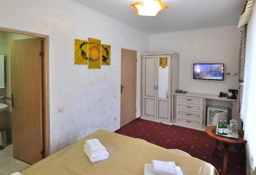 اتاق اکونومی, Dianna