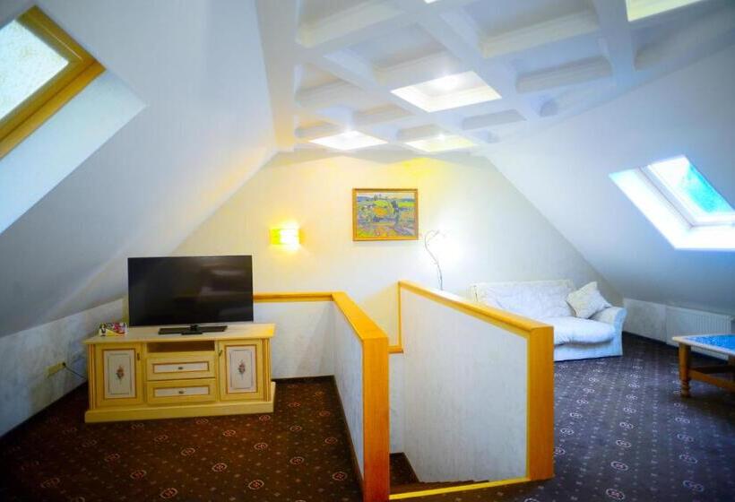 سوییت دوبلکس, Dianna