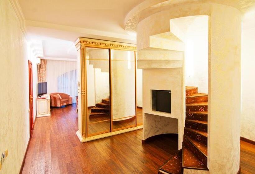 سوییت دوبلکس, Dianna