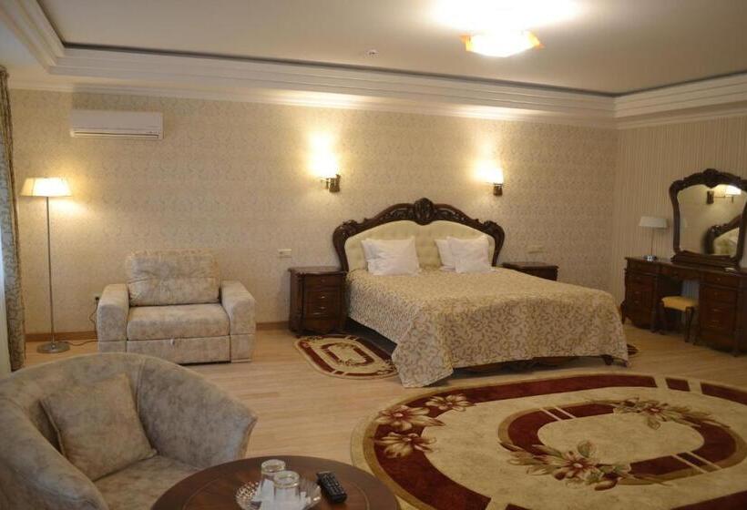 اتاق لوکس, Dianna