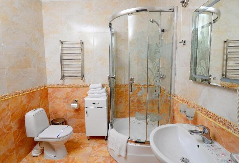 اتاق استاندارد با بالکن, Dianna