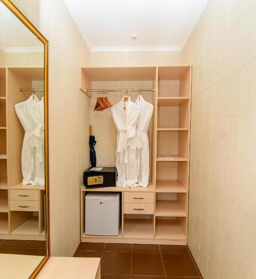 اتاق استاندارد با بالکن, Dianna