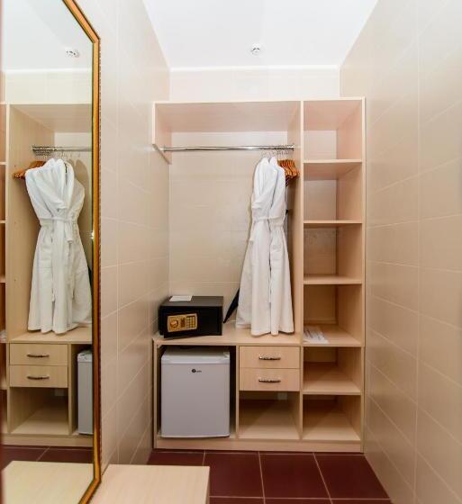 اتاق راحتی, Dianna