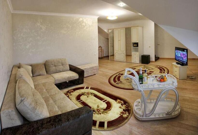 سوییت دوبلکس, Dianna