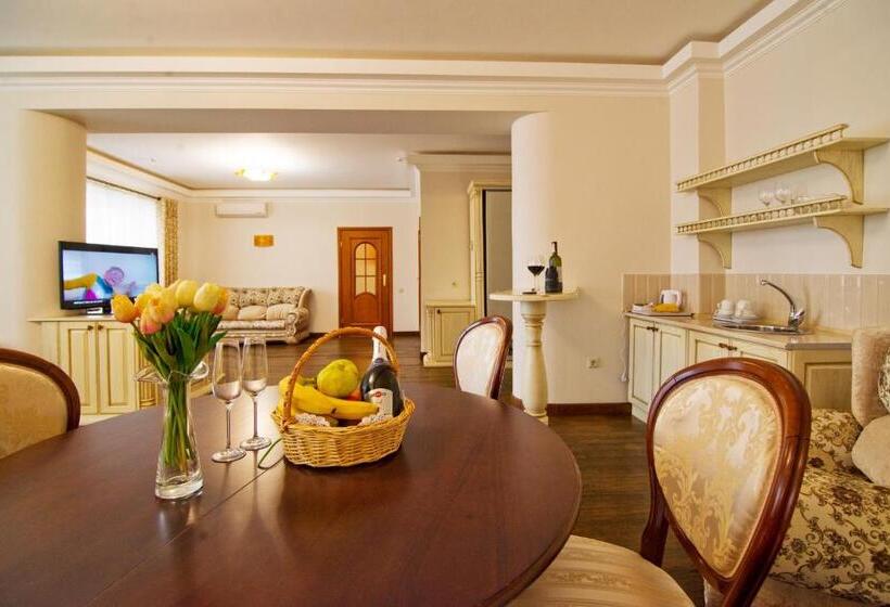 سوئیت با بالکن, Dianna