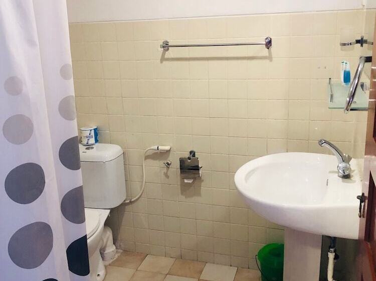 غرفة قياسية ثلاثية, Hemadan