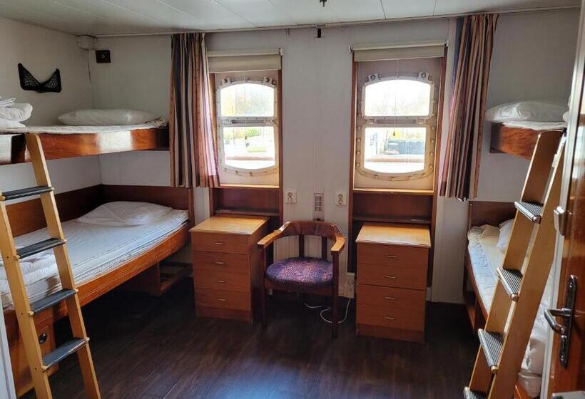 Четырехместный Номер Стандарт, Laivahostel S/s Bore