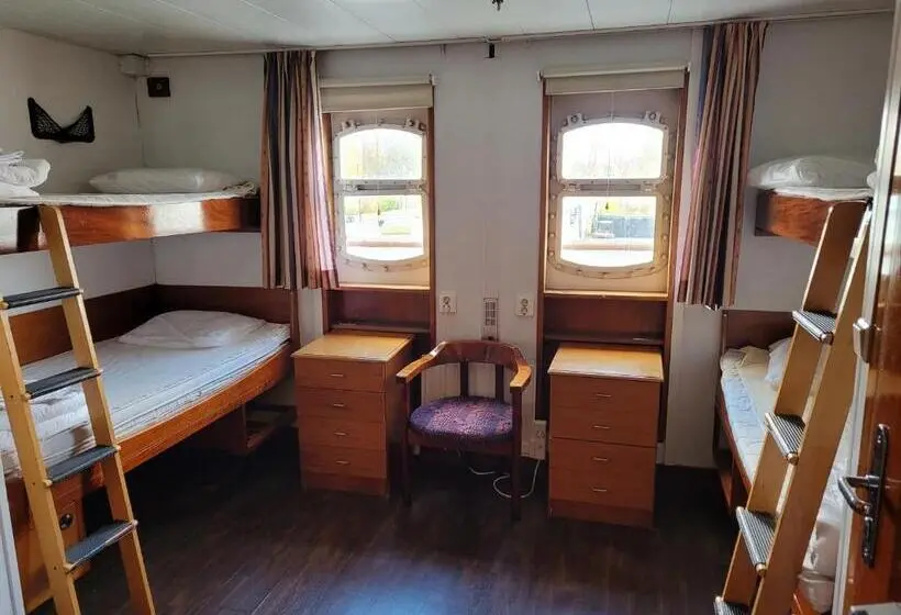 スタンダード４人部屋, Laivahostel S/s Bore